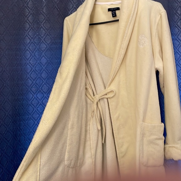 Chaps Women’s Yellow Knee Length
Bathrobe Size S/M
Good Condition - Picture 8 of 9